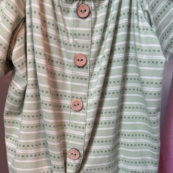 Stylish Green Kids Blouse with Button Accents - Picture 3 of 6